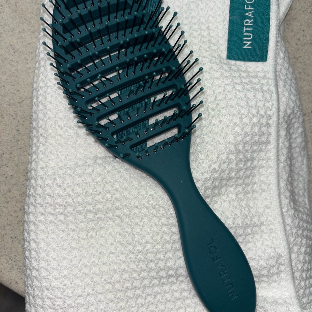 Nutrafol Teal Hair Brush + Microfiber Towel